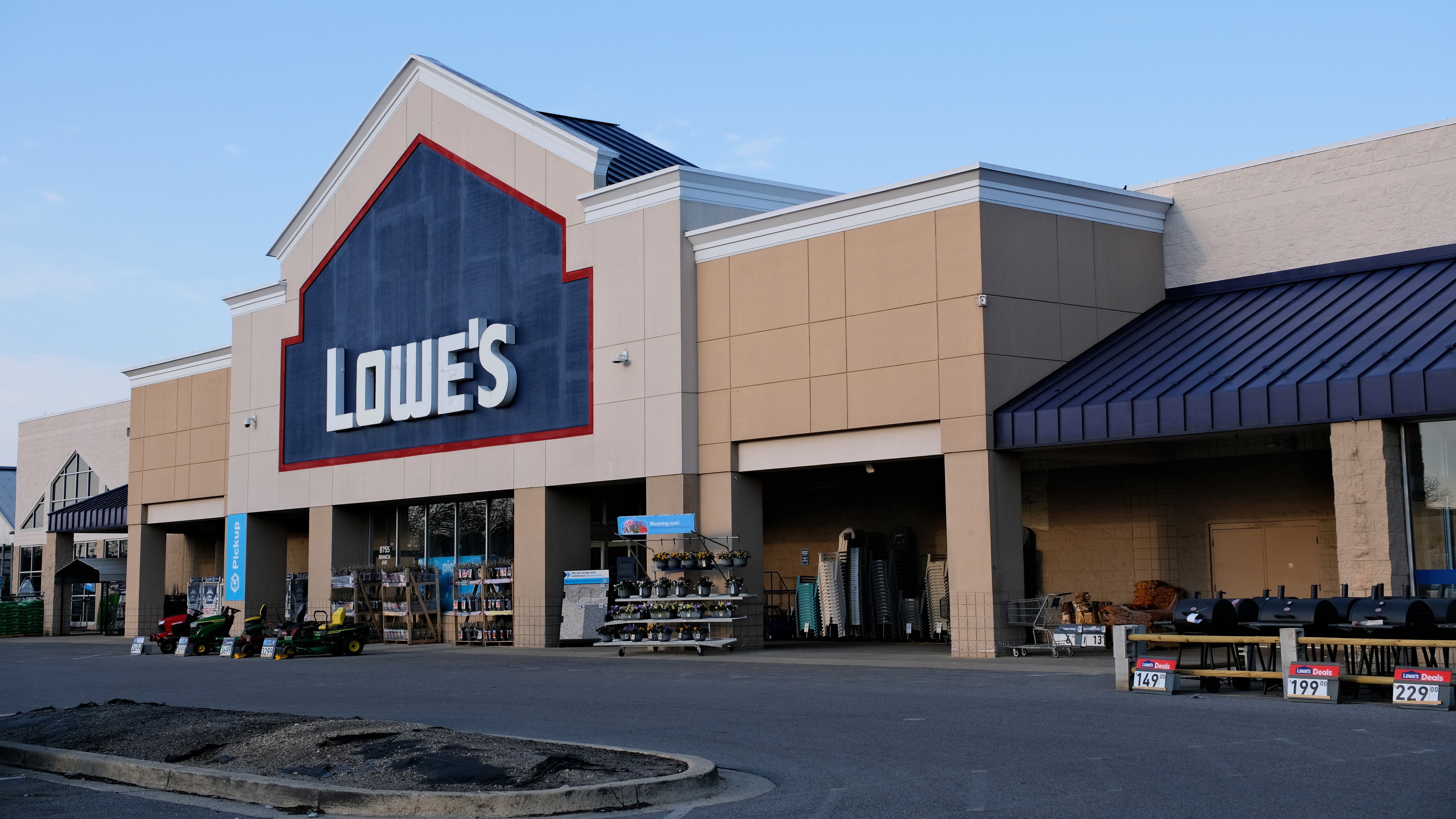 Lowe's store